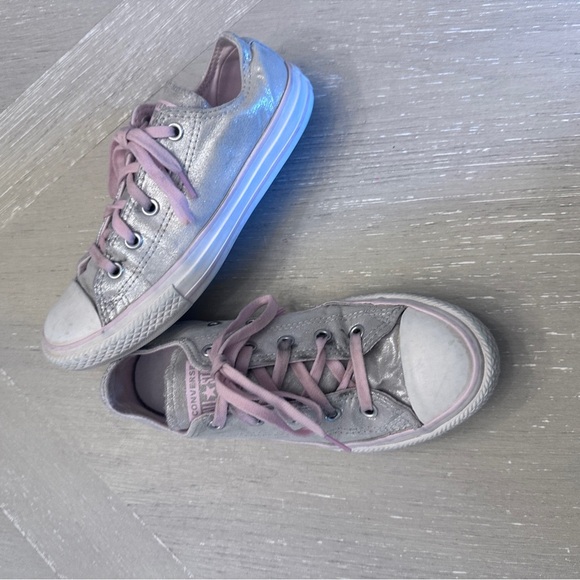 Converse silver metallic and light pink low tops size 2 - Picture 4 of 9